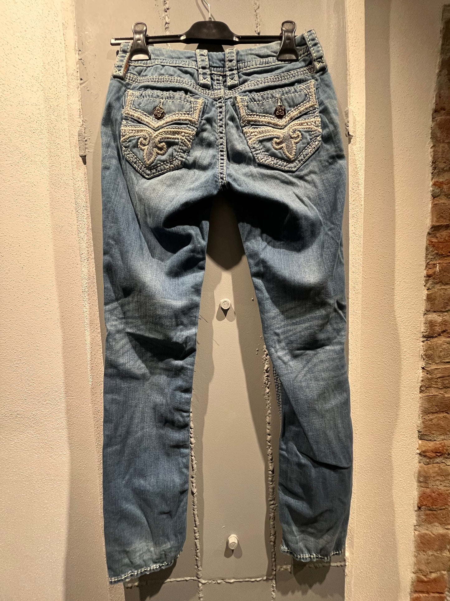 ROCK REVIVAL STRAIGHT JEANS