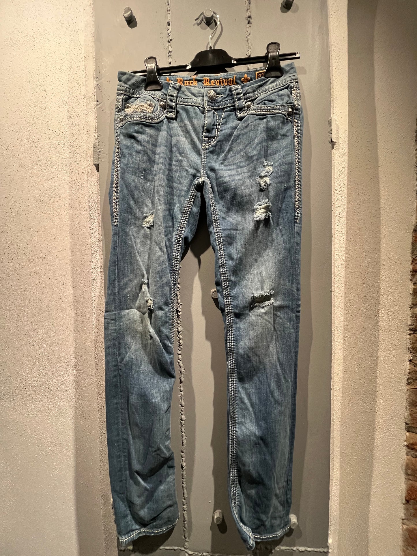 ROCK REVIVAL STRAIGHT JEANS